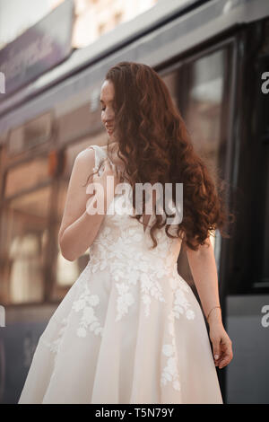 Portrait einer jungen schönen Frau in Wedding Dress Stockfoto