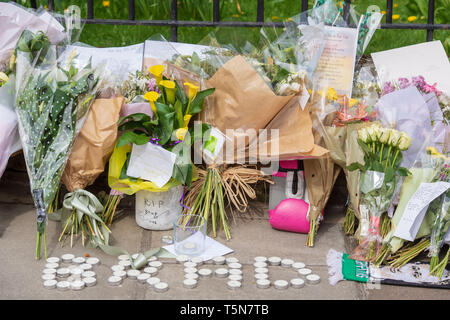 Chester Street, Bardley Walsh Tributes, Szene, Polizei, Wohnung Stockfoto