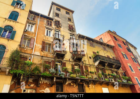 Gebäude auf der Piazza delle Erbe in Verona. Italien Stockfoto