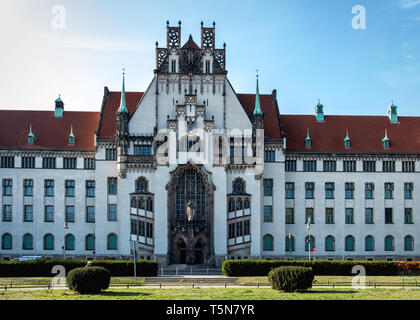 Berlin, Gesundbrunnen, Amtsgericht Wedding Brunnenplatz auf dem Platz. Denkmalgeschützte Gebäude im neogotischen Stil erbaut 1901-1906. Stockfoto