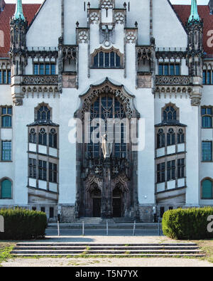 Berlin, Gesundbrunnen, Amtsgericht Wedding Brunnenplatz auf dem Platz. Denkmalgeschützte Gebäude im neogotischen Stil erbaut 1901-1906. Stockfoto