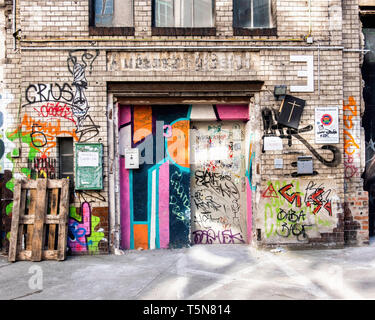 Hochzeit, Berlin. Innenhof des verfallenen Alten industriellen Gebäude neben der Panke River bei Gerichtstrasse 23. Wohn- & Geschäft nutzen. Stockfoto