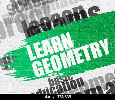 Geschäft Ausbildung Konzept: Lernen Sie die Geometrie auf der weißen Wand Hintergrund mit Wordcloud um ihn herum. Lernen Geometrie - auf der Mauer mit Word Cloud Stockfoto