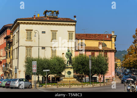 Verona, Italien - 20 Oktober, 2018: Blick auf Monument zu Umberto I Stockfoto