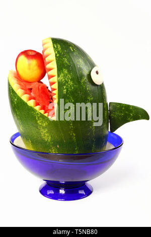 Wassermelone Shark Shark aus der Wassermelone geschnitzt Stockfoto