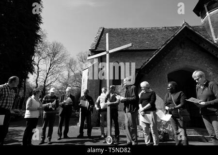 Prozession der Zeuge religiösen Anlass, Karfreitag 2019, Shanklin, Isle of Wight, Großbritannien. Stockfoto