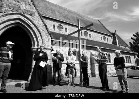 Prozession der Zeuge religiösen Anlass, Karfreitag 2019, Shanklin, Isle of Wight, Großbritannien. Stockfoto