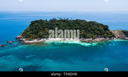 Luftaufnahme von Rawa Insel, idyllische malaysischen tropischen Insel. Stockfoto