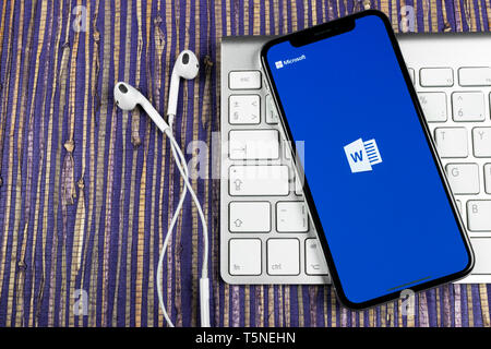 Sankt-Petersburg, Russland, 10. Februar 2019: Microsoft Word Symbol auf Apple iPhone X-close-up. Microsoft Office Word Symbol. Microsoft Stockfoto