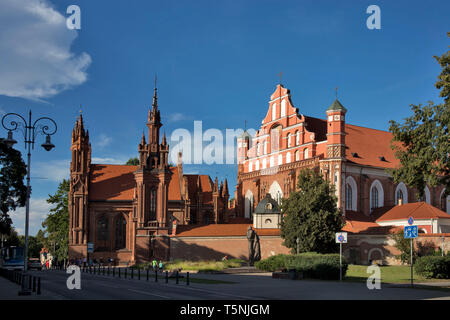 Vilnius, Litauen - 22 April 2019, St. Anna Kirche und der Kirche von St. Francis und Bernadine ensemble Stockfoto