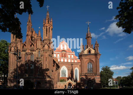 Vilnius, Litauen - 22 April 2019, St. Anna Kirche und der Kirche von St. Francis und Bernadine ensemble Stockfoto