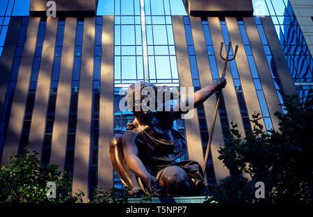 Portlandia, eine Skulptur von Raymond Kaskey im Zentrum von Portland Stockfoto