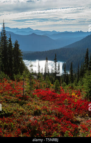 Dewey Lake leuchtet in Tal im Herbst Farbe peak Stockfoto