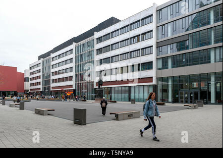 Leipzig, Deutschland - Oktober 2018: Hof und Gebäude der Universität Leipzig am Augustusplatz in der Innenstadt von Leipzig, Deutschland Stockfoto