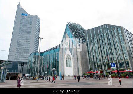 Paulinum, Evangelische Kirche und Augusteum, Hauptgebäude der Universität Leipzig mit City-Hochhaus Leipzig Augustusplatz, Leipzig, Deutschland Stockfoto