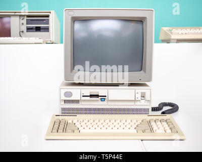 TERRASSA, SPANIEN - 19. MÄRZ 2019: IBM Personal System/2 Z im Nationalen Museum für Wissenschaft und Technologie von Katalonien Stockfoto