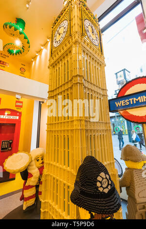 England, London, Leicester Square, Lego Store, Lego Modell des Big Ben Stockfoto