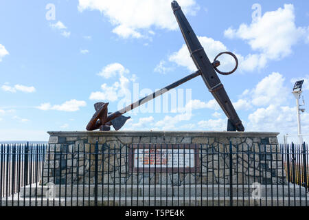 England erwartet, dass jedermann seine Pflicht - der HMS Victory Anker Denkmal für die Schlacht von Trafalgar, Portsmouth, Hampshire, England, UK Zu Tun Stockfoto