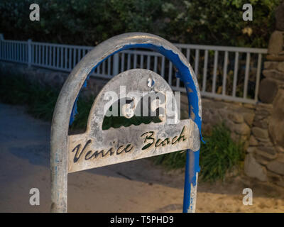 Venice Beach Los Angeles unterzeichnen und Post in der Nacht Stockfoto