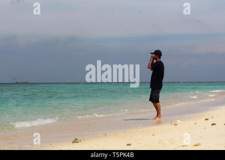 Die Schönheit der gilitrawangan Strand genießen, Nusa Tenggara, Indonesien, weißen Sand und schönen Himmel blau Stockfoto