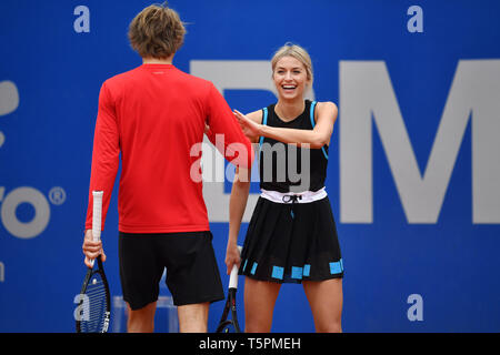 München, Deutschland. 26 Apr, 2019. Drücken Sie Termin - Promidoppel Lena Gercke/Alexander Zverev. Tennis BMW-Open 2019 am 26.04.2019 in München. | Verwendung der weltweiten Kredit: dpa/Alamy leben Nachrichten Stockfoto