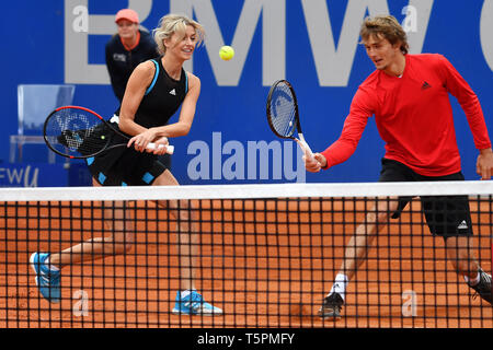 München, Deutschland. 26 Apr, 2019. Drücken Sie Termin - Promidoppel Lena Gercke/Alexander Zverev. Tennis BMW-Open 2019 am 26.04.2019 in München. | Verwendung der weltweiten Kredit: dpa/Alamy leben Nachrichten Stockfoto