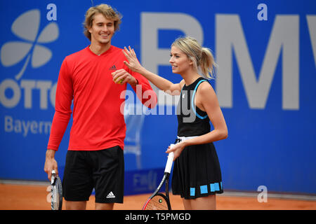 München, Deutschland. 26 Apr, 2019. Drücken Sie Termin - Promidoppel Lena Gercke/Alexander Zverev. Tennis BMW-Open 2019 am 26.04.2019 in München. | Verwendung der weltweiten Kredit: dpa/Alamy leben Nachrichten Stockfoto