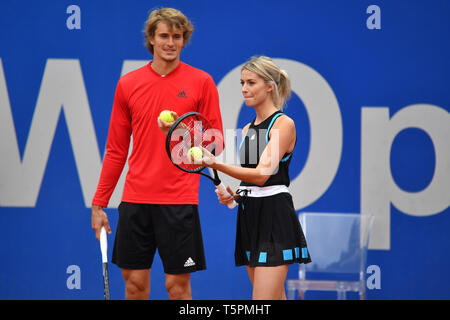 München, Deutschland. 26 Apr, 2019. Drücken Sie Termin - Promidoppel Lena Gercke/Alexander Zverev. Tennis BMW-Open 2019 am 26.04.2019 in München. | Verwendung der weltweiten Kredit: dpa/Alamy leben Nachrichten Stockfoto