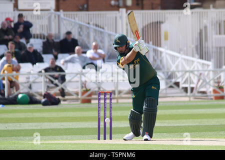 Nottingham, UK. 26 Apr, 2019. Joe Clarke batting während der Royal London eintägiger Pokalspiel zwischen dem Notts ächtet und Leicestershire Füchse an der Trent Brücke, Nottingham, England am 26. April 2019. Foto von John Mallett. Nur die redaktionelle Nutzung, eine Lizenz für die gewerbliche Nutzung erforderlich. Keine Verwendung in Wetten, Spiele oder einer einzelnen Verein/Liga/player Publikationen. Credit: UK Sport Pics Ltd/Alamy leben Nachrichten Stockfoto