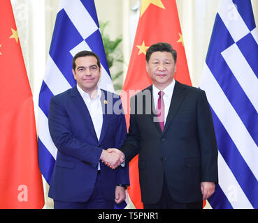 (190426) - Peking, April 26, 2019 (Xinhua) - der chinesische Präsident Xi Jinping (R) trifft sich mit der griechische Premierminister Alexis Tsipras, die Teilnahme an der zweiten Riemen und Straße Forum für internationale Zusammenarbeit in Peking, der Hauptstadt von China, 26. April 2019. (Xinhua / Zhang Ling) Stockfoto