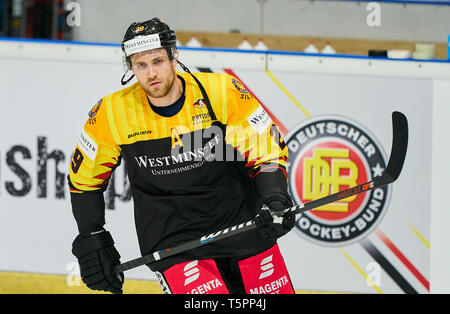 Regensburg, Deutschland. 25 Apr, 2019. NHL Pro Player Leon DRAISAITL, DEB 29 (Edmonton Oilers) Deutschland, Österreich.,. Saison 2018/2019, Deutschland, Österreich Credit: Peter Schatz/Alamy leben Nachrichten Stockfoto