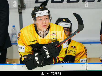 Regensburg, Deutschland. 25 Apr, 2019. Jonas MÜLLER, Mueller, DEB 41 Deutschland, Österreich.,. Saison 2018/2019, Deutschland, Österreich Credit: Peter Schatz/Alamy leben Nachrichten Stockfoto