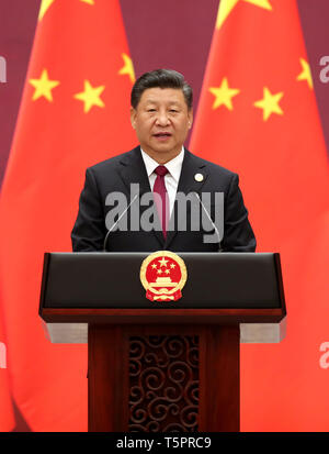 (190426) - Peking, April 26, 2019 (Xinhua) - der chinesische Präsident Xi Jinping Adressen ein Bankett von ihm und seiner Frau Peng Liyuan zu Ehren der Gäste, den zweiten Riemen und Straße Forum für internationale Zusammenarbeit in Peking, der Hauptstadt von China, 26. April 2019 veranstaltet. (Xinhua / Huang Jingwen) Stockfoto