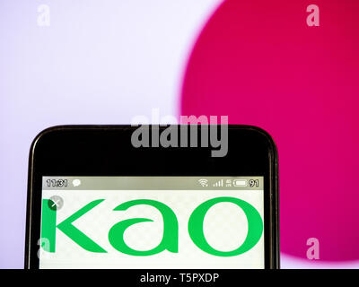 In der Ukraine. 26 Apr, 2019. In diesem Foto, Bild a Kao Corporation logo gesehen auf dem Smartphone angezeigt. Quelle: Igor Golovniov/SOPA Images/ZUMA Draht/Alamy leben Nachrichten Stockfoto