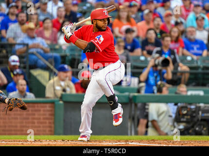 Apr 20, 2019: Texas Rangers shortstop Elvis Andrus #1 bei bat während ein MLB Spiel zwischen den Houston Astros und der Texas Rangers bei Globe Life Park in Arlington, TX Texas Houston 9-4 besiegte Albert Pena/CSM. Stockfoto
