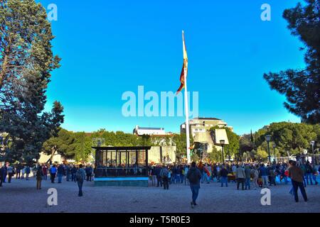 26/04/2019. - Voz finaliza La Campana en la Plaza Colon de Madrid. Con dirigentes y Santiago Abascal como Presidente de Vox Foto: Ambiente Cordon drücken Sie Stockfoto