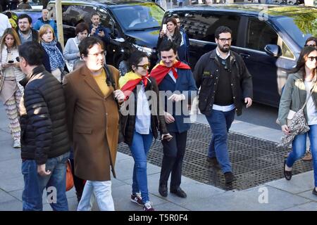 26/04/2019. - Voz finaliza La Campana en la Plaza Colon de Madrid. Con dirigentes y Santiago Abascal como Presidente de Vox Foto: Ambiente Cordon drücken Sie Stockfoto