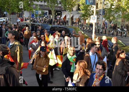 26/04/2019. - Voz finaliza La Campana en la Plaza Colon de Madrid. Con dirigentes y Santiago Abascal como Presidente de Vox Foto: Ambiente Cordon drücken Sie Stockfoto