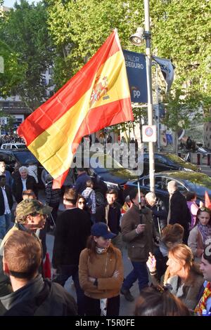 26/04/2019. - Voz finaliza La Campana en la Plaza Colon de Madrid. Con dirigentes y Santiago Abascal como Presidente de Vox Foto: Ambiente Cordon drücken Sie Stockfoto