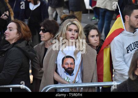 26/04/2019. - Voz finaliza La Campana en la Plaza Colon de Madrid. Con dirigentes y Santiago Abascal como Presidente de Vox Foto: Ambiente Cordon drücken Sie Stockfoto