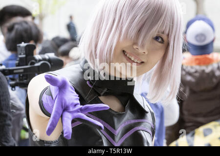 Chiba, Japan. 27 Apr, 2019. Ein cosplayer posiert für ein Foto während der Niconico Chokaigi Festival im Makuhari Messe Convention Center. Die jährlichen Niconico Chokaigi ist durch Japans größte soziale Video website Niconico organisiert virtuelle Niconico's Welt im realen Leben zu schaffen. Die Ausstellung vereint traditionelle Japanische Kultur Künstler, Video gamers, Anime, J-Pop Musiker und Cosplayer. Veranstalter Anspruch 150.000 Besucher während der zweitägigen Festival zu gewinnen. Credit: Rodrigo Reyes Marin/ZUMA Draht/Alamy leben Nachrichten Stockfoto