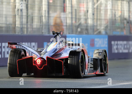 Paris, Frankreich. 27 Apr, 2019. Mahindra Racing Mahindra M5 Elektro Deutsche rider PASCAL WEHRLEIN in Aktion während der Praxis Tagung der E-Prix von Paris für die Formel-E Weltmeisterschaft an Invalides - Paris - Frankreich Quelle: Pierre Stevenin/ZUMA Draht/Alamy leben Nachrichten Stockfoto