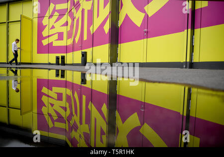 Berlin, Deutschland. 27 Apr, 2019. Ein Vertreter der 70 FDP-Bundesparteitag. Quelle: Britta Pedersen/dpa-Zentralbild/dpa/Alamy leben Nachrichten Stockfoto