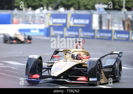 Paris, Frankreich. 27 Apr, 2019. DS Techeetah Formel E Team DS E-Angespannt FE 19 Franzose Jean ERIC VERGNE in Aktion während der Praxis Tagung der E-Prix von Paris für die Formel-E Weltmeisterschaft an Invalides - Paris - Frankreich Quelle: Pierre Stevenin/ZUMA Draht/Alamy leben Nachrichten Stockfoto