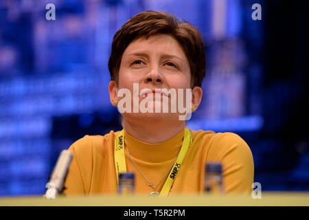 Edinburgh, Schottland, Vereinigtes Königreich. 27 Apr, 2019. SNP MP Alison Thewliss hört auf die Eröffnungsrede am Frühling Konferenz der Scottish National Party im Edinburgh International Conference Centre. Credit: Ken Jack/Alamy leben Nachrichten Stockfoto