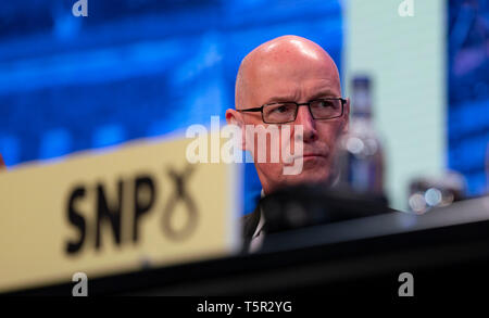 Edinburgh, Schottland, Großbritannien. 27 Apr, 2019. SNP (Scottish National Party) Frühling Konferenz findet an der EICC (Edinburgh International Conference Centre) in Edinburgh. John Swinney MSP, dem Stellvertretenden Ersten Minister und Staatssekretär für Bildung und lebenslanges Lernen. Während der Begrüßung bei der Konferenz Tag 1. Credit: Iain Masterton/Alamy Live News Credit: Iain Masterton/Alamy leben Nachrichten Stockfoto