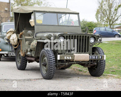 Eastchurch, Kent, Großbritannien. 27.April 2019. Invicta Militärfahrzeug Preservation Society, die auf eine Anzeige der Fahrzeuge an das Luftfahrtmuseum in Eastchurch, Kent heute. Credit: James Bell/Alamy leben Nachrichten Stockfoto