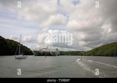 River fal am King Harry Ferry, mit mehreren große Auto transporter Schiffe an Liegeplätzen in den Fluss gelegt Stockfoto