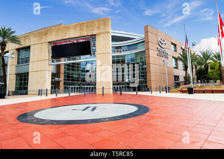 Das Toyota Center ist die Heimat der Houston Rockets und nach dem japanischen Autokonzern benannt. Leere Plakatwand unterzeichnen. Stockfoto