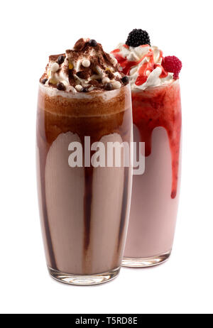 Gläser verschiedener Milchshakes isoliert auf weißem Stockfoto